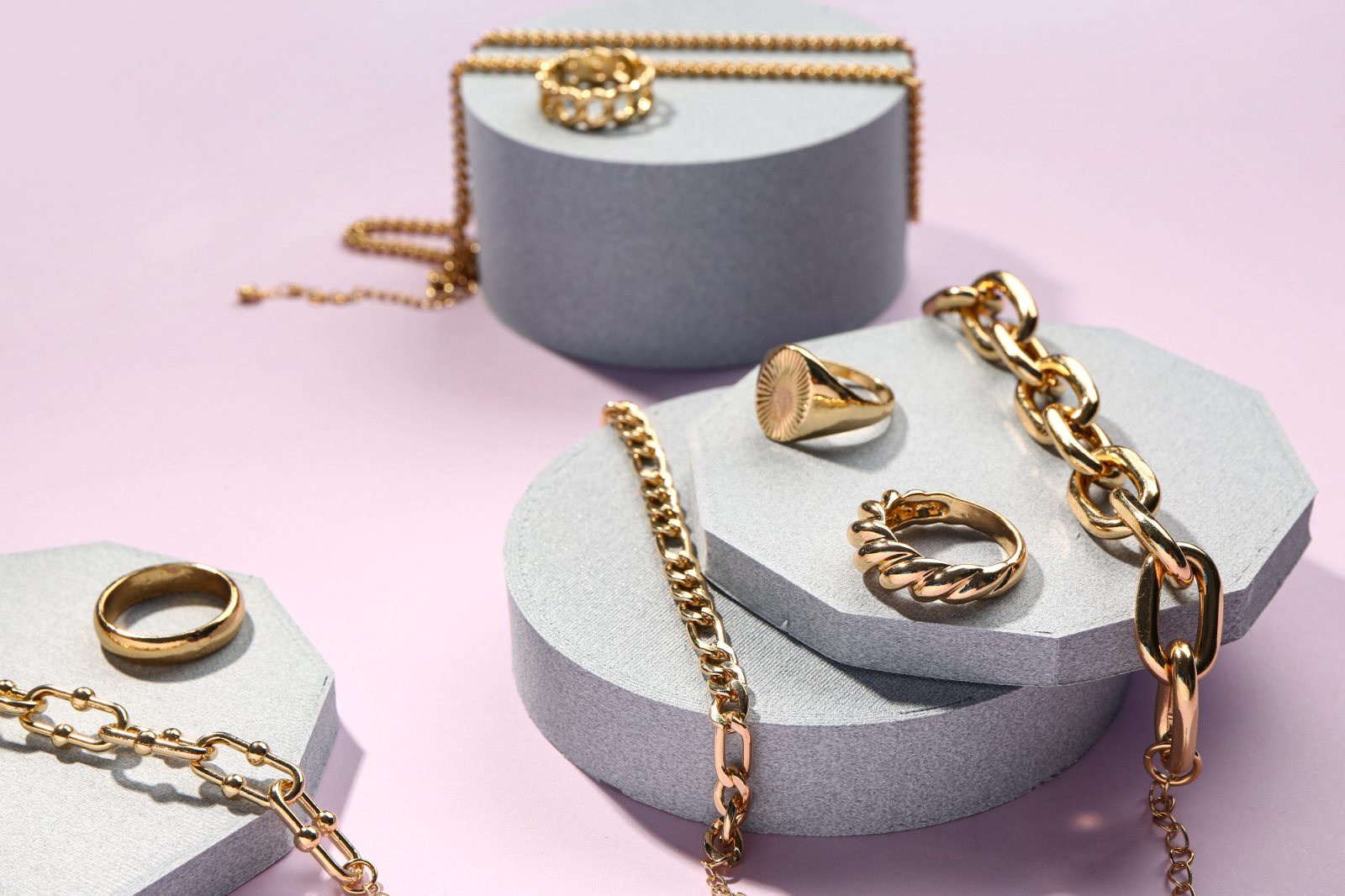 Danes že vsi dobro vedo, da je nakit več kot samo modni dodatek